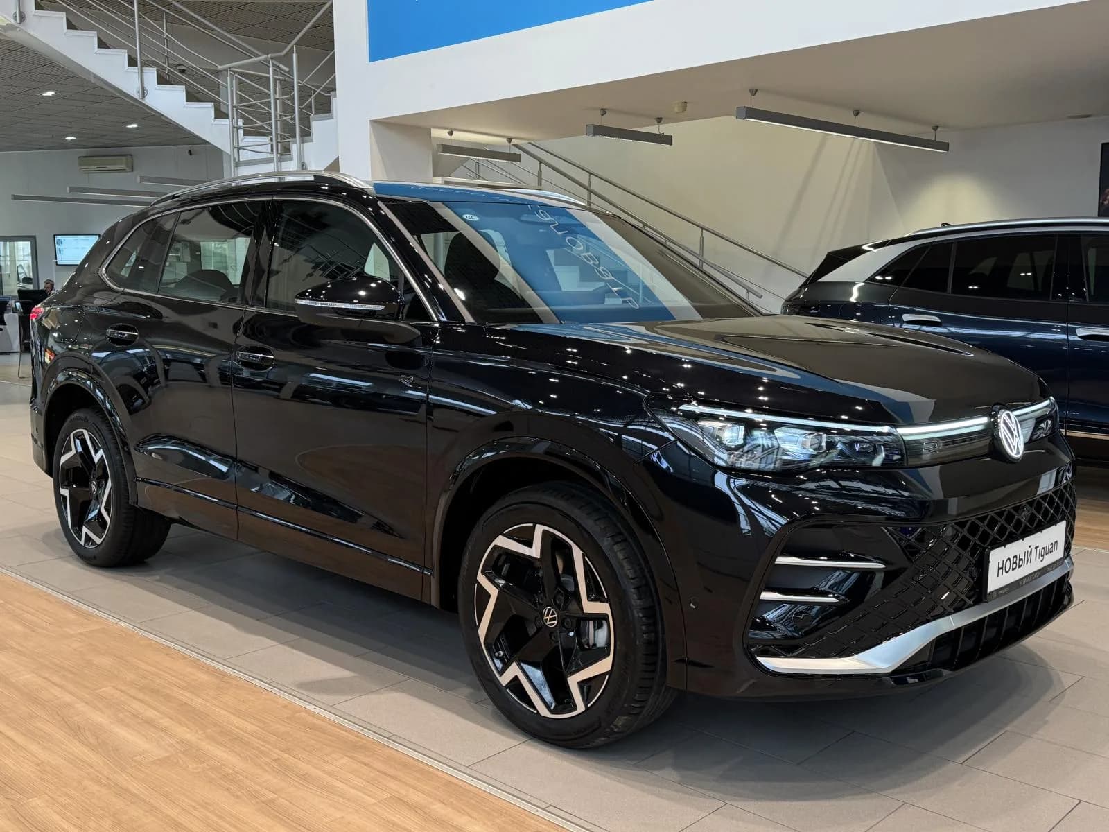 Volkswagen Tiguan R-Line Smart Leadership