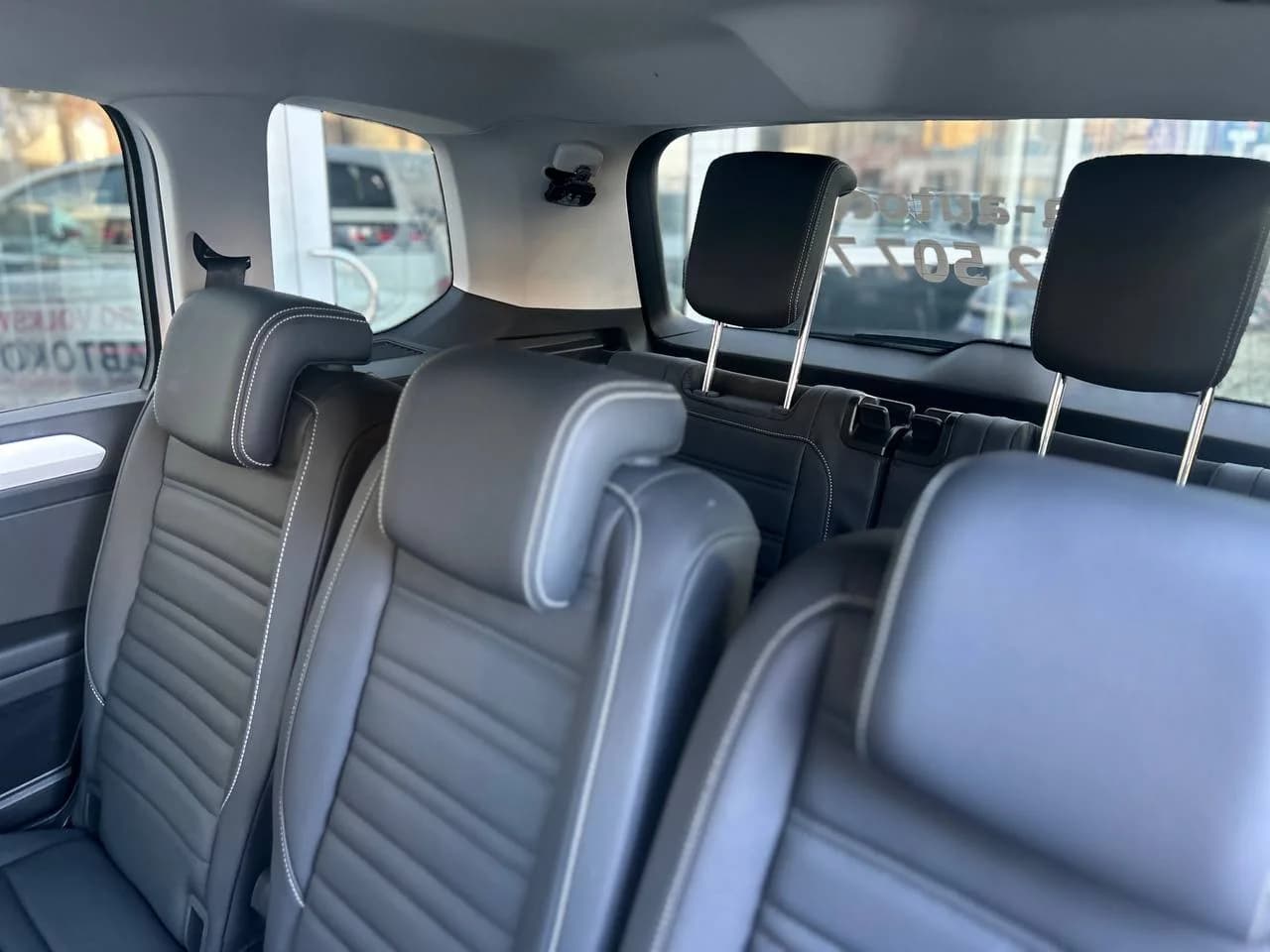 Volkswagen Touran L: третий ряд сидений