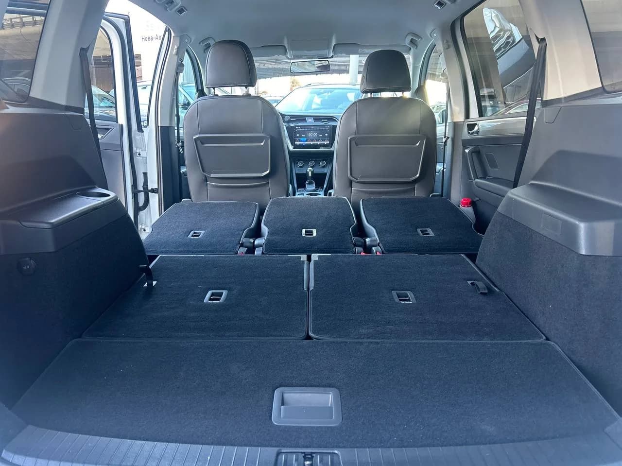 Volkswagen Touran L: багажник со сложенными сиденьями